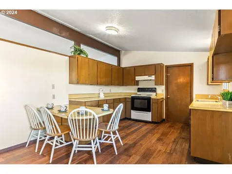 18506 Portland Avenue Gladstone OR 97027