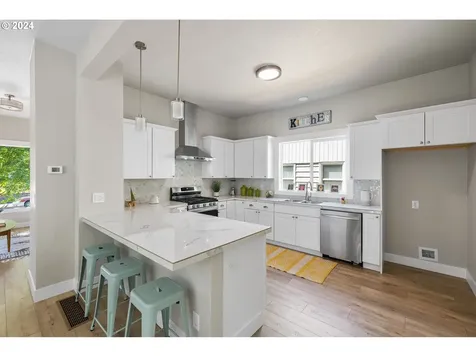 953 Ne Oneonta Street Portland OR 97211