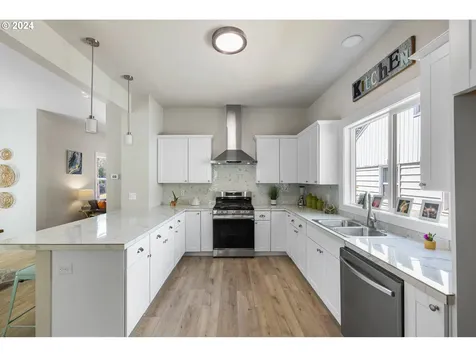 953 Ne Oneonta Street Portland OR 97211