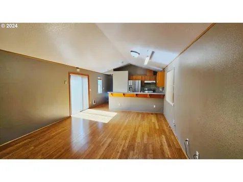 7212 Se Crystal Springs Boulevard Portland OR 97206