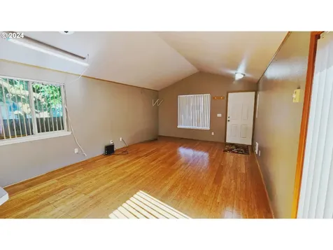 7212 Se Crystal Springs Boulevard Portland OR 97206