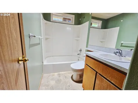 7212 Se Crystal Springs Boulevard Portland OR 97206