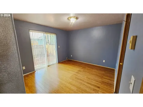 7212 Se Crystal Springs Boulevard Portland OR 97206