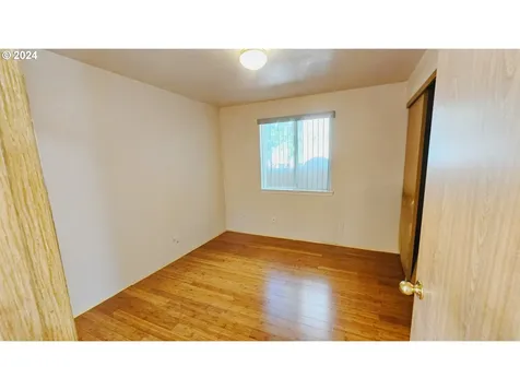7212 Se Crystal Springs Boulevard Portland OR 97206