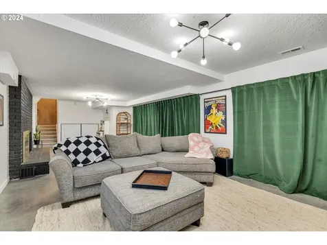 19301 Se Debora Drive Damascus OR 97089