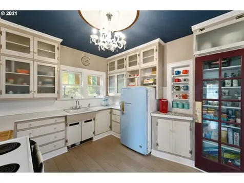316 Se Court Street Dallas OR 97338