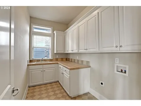 4041 NW Lewis Lane Portland OR 97229