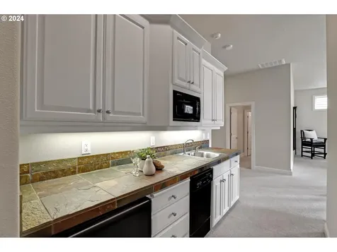 4041 NW Lewis Lane Portland OR 97229