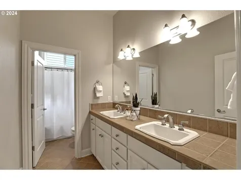 4041 NW Lewis Lane Portland OR 97229