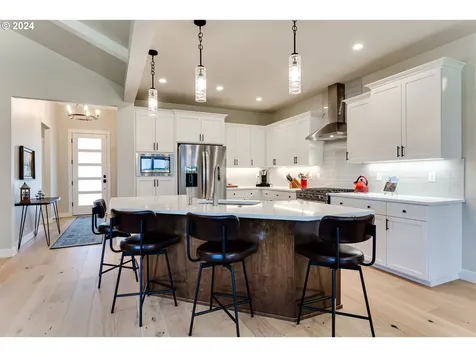 1020 S 33rd Street Springfield OR 97478