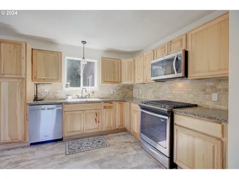 535 S State Street Sutherlin OR 97479