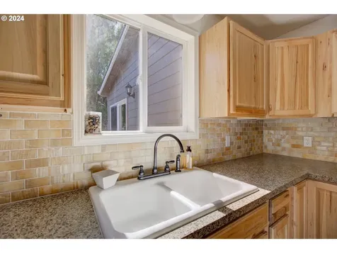 535 S State Street Sutherlin OR 97479