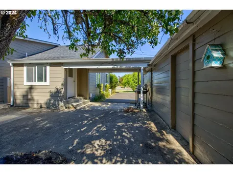 535 S State Street Sutherlin OR 97479