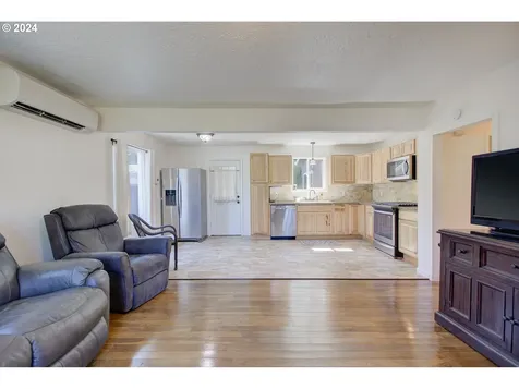 535 S State Street Sutherlin OR 97479