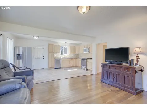 535 S State Street Sutherlin OR 97479