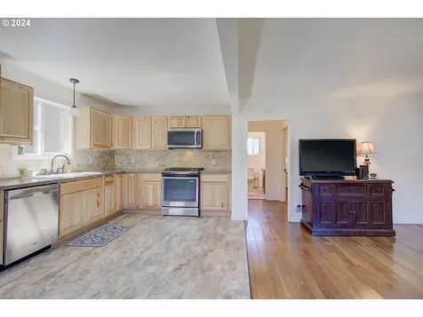 535 S State Street Sutherlin OR 97479
