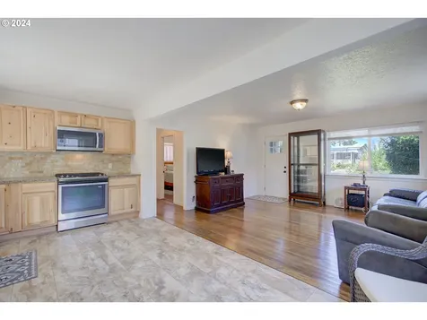 535 S State Street Sutherlin OR 97479
