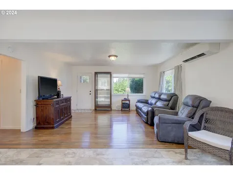 535 S State Street Sutherlin OR 97479
