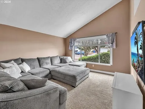 306 E Park Avenue Molalla OR 97038