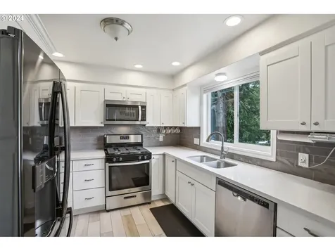 8835 NE Beech Street Portland OR 97220