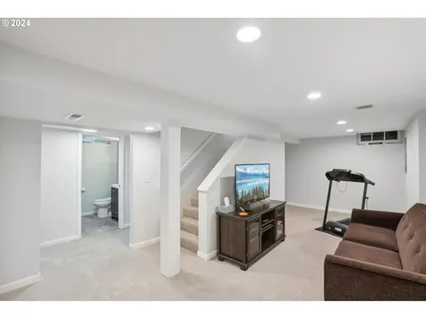 8835 NE Beech Street Portland OR 97220