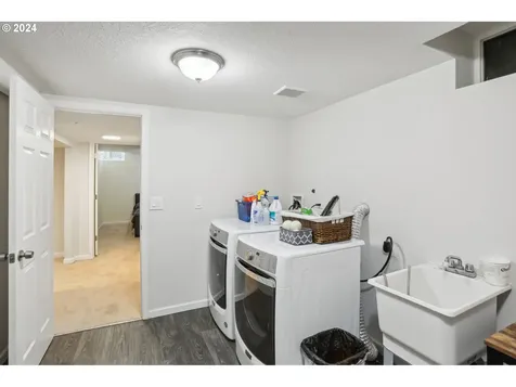 8835 NE Beech Street Portland OR 97220