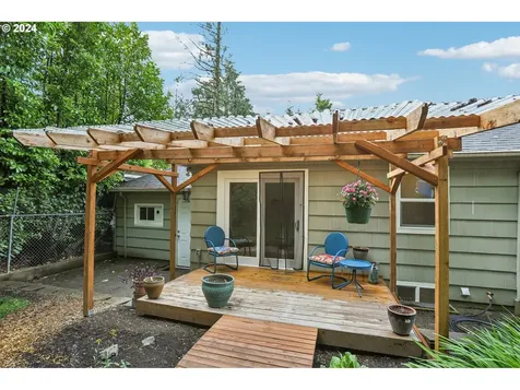 8835 NE Beech Street Portland OR 97220