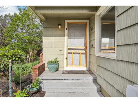 8835 NE Beech Street Portland OR 97220
