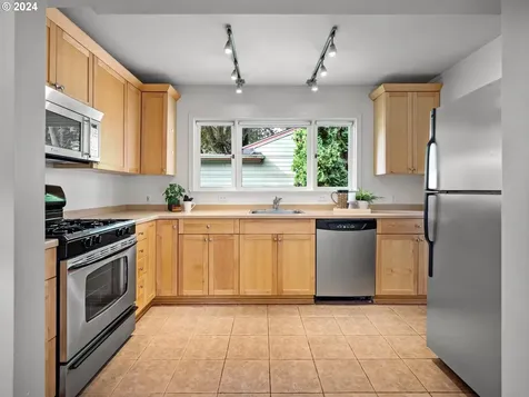 2144 Ne 78th Avenue Portland OR 97213