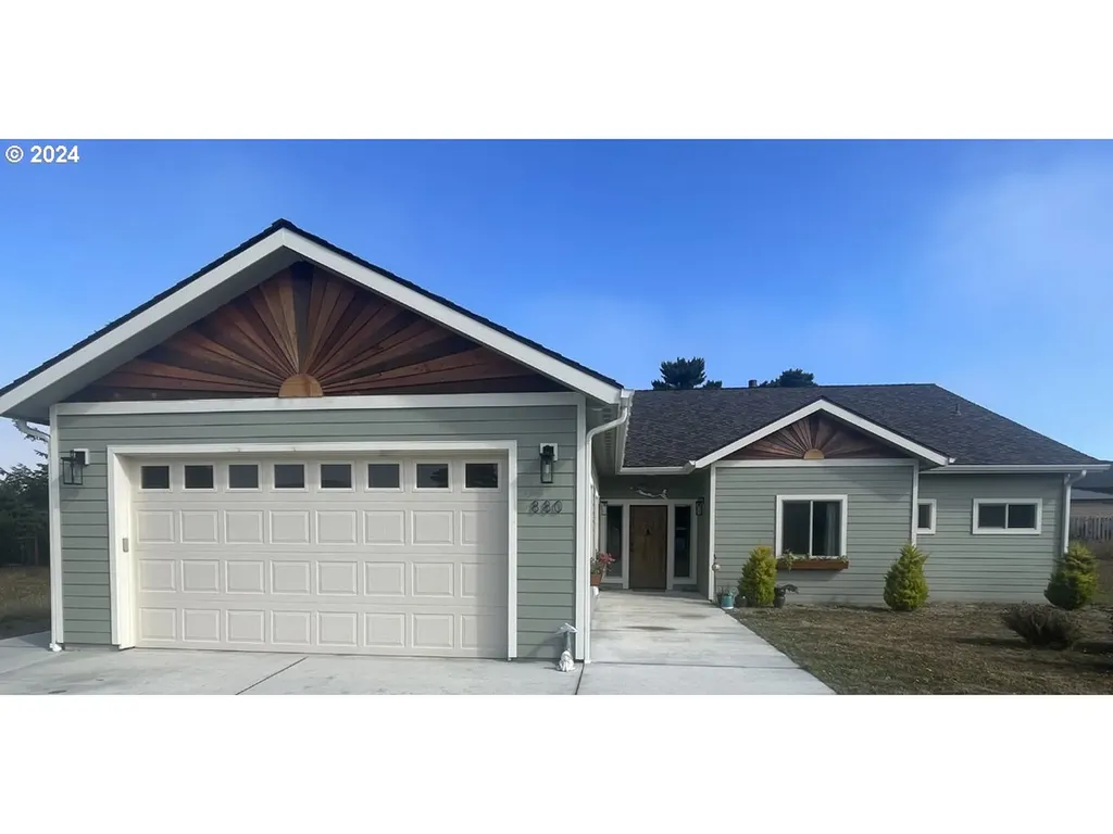 880 Rogers Place Bandon OR 97411
