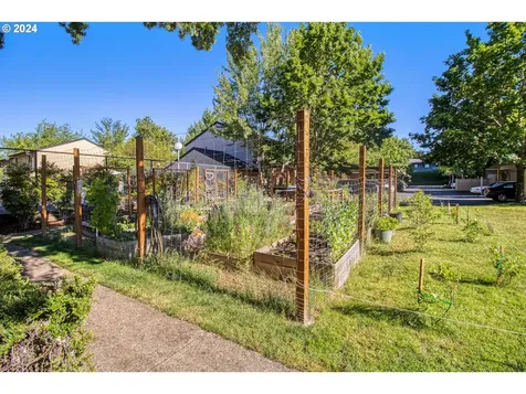 1551 Fetters Loop Eugene OR 97402
