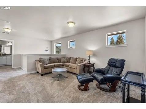 20782 SE Hollis Lane Bend OR 97702