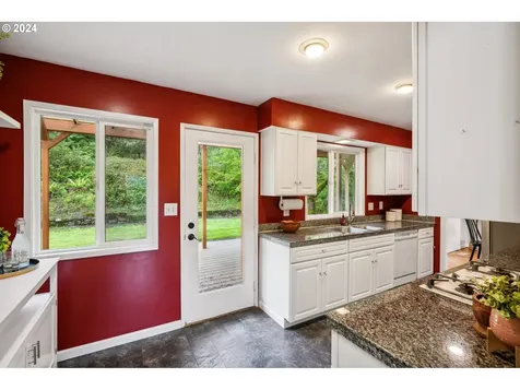 3820 Sw Iowa Street Portland OR 97221