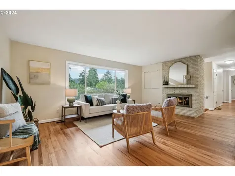 3820 Sw Iowa Street Portland OR 97221