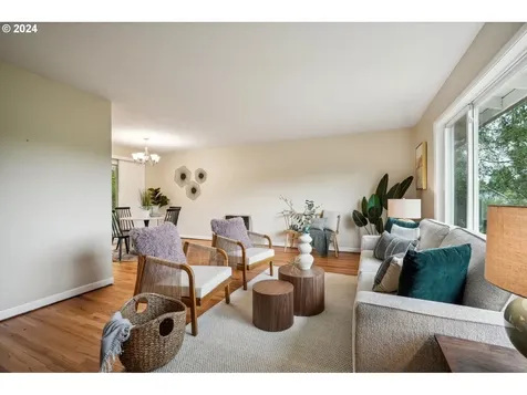 3820 Sw Iowa Street Portland OR 97221