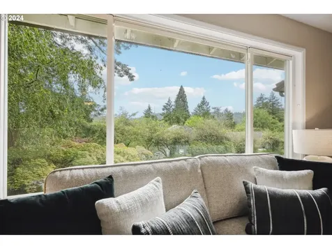 3820 Sw Iowa Street Portland OR 97221