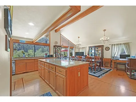 70 N River Drive Roseburg OR 97470