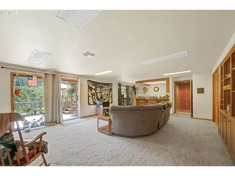 70 N River Drive Roseburg OR 97470