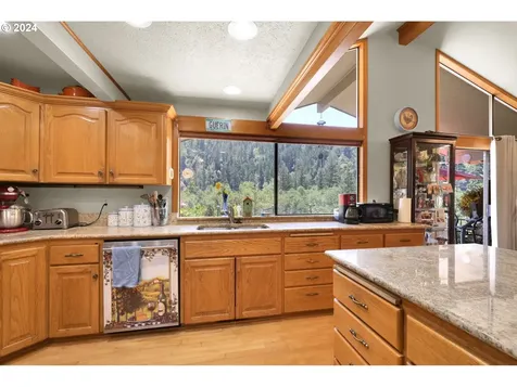 70 N River Drive Roseburg OR 97470