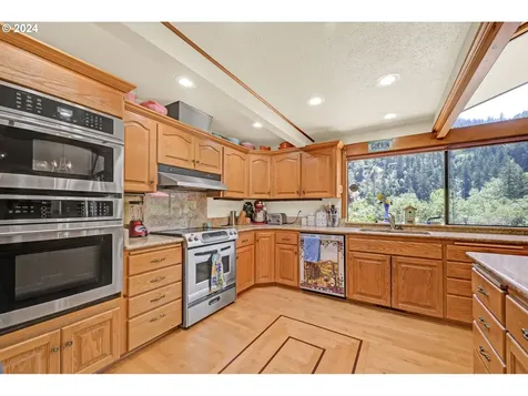 70 N River Drive Roseburg OR 97470