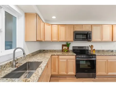 2293 Golden Gardens Street Eugene OR 97402