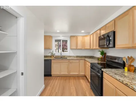 2293 Golden Gardens Street Eugene OR 97402