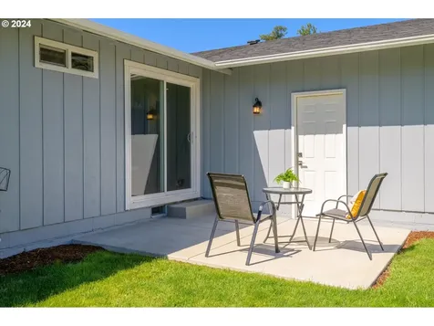 2293 Golden Gardens Street Eugene OR 97402
