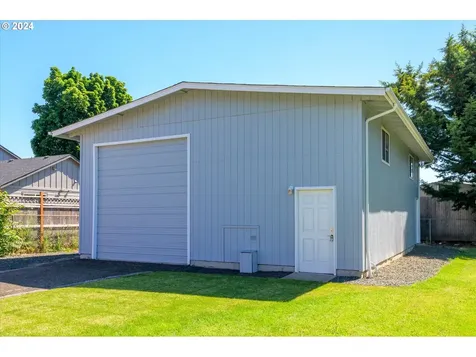 2293 Golden Gardens Street Eugene OR 97402