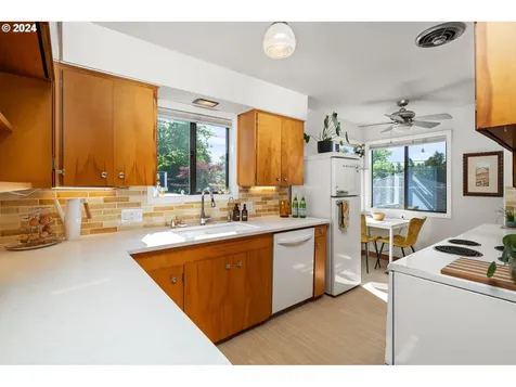 4214 Se Flavel Street Portland OR 97206