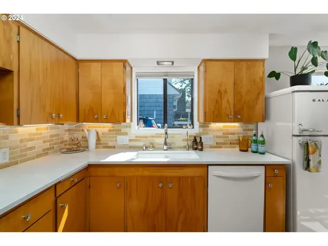 4214 Se Flavel Street Portland OR 97206