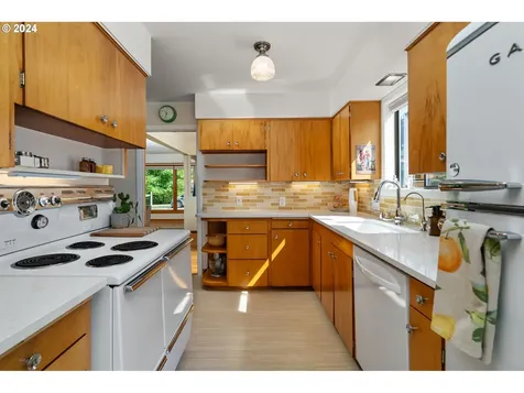 4214 Se Flavel Street Portland OR 97206