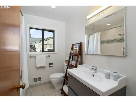 4214 Se Flavel Street Portland OR 97206