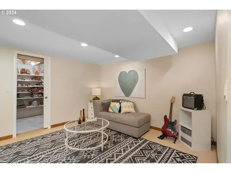 4214 Se Flavel Street Portland OR 97206
