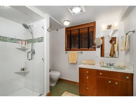 4214 Se Flavel Street Portland OR 97206